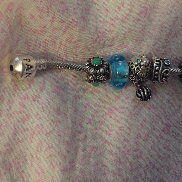 Beautiful pandora bracelet - Picture 2 of 4